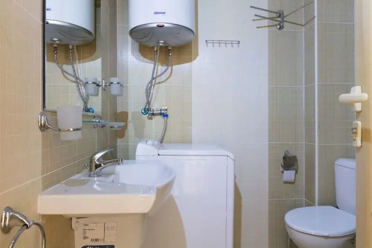Two Bedroom Apartment with Kitchen