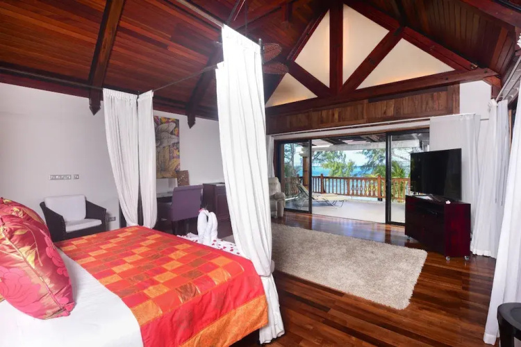 Sankhara Beachfront Villas