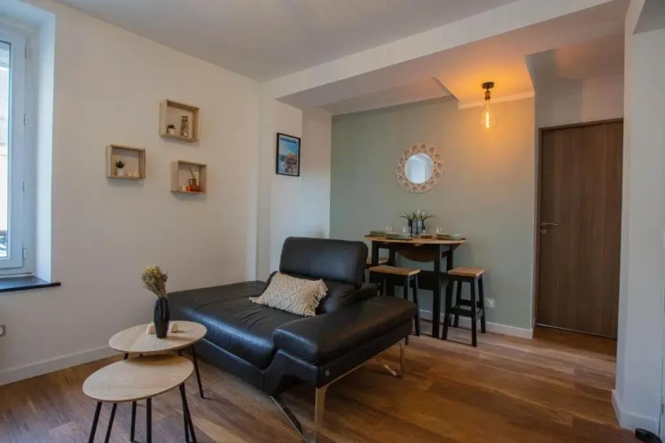 2 Bedrooms Apartment