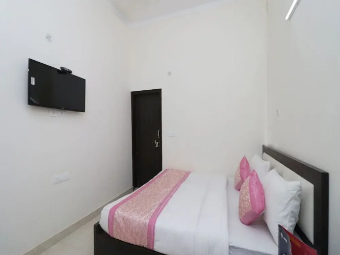 OYO 12738 Hotel Diamond