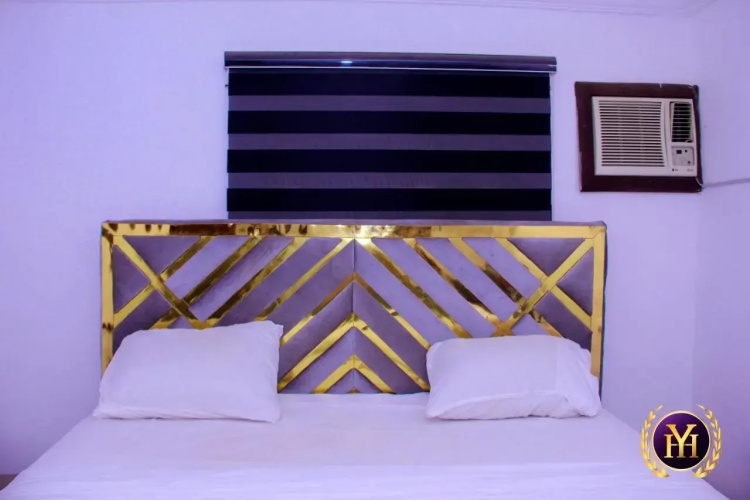Yais Hotel and Suites