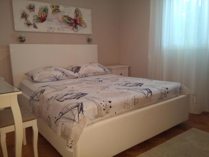 3 Bedrooms Apartment