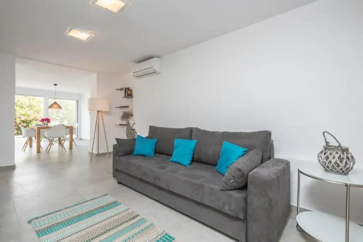 Panorama Residence 2min drive from the Beach