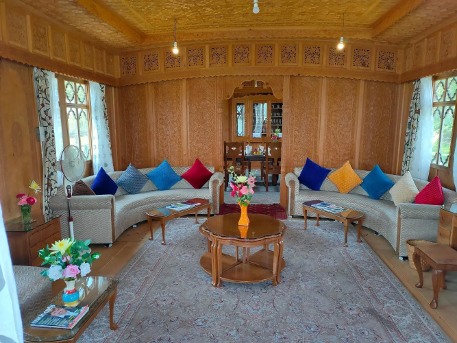 Zaffer Houseboats