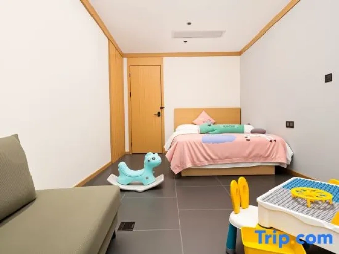 Triple Family Suite with mountain view