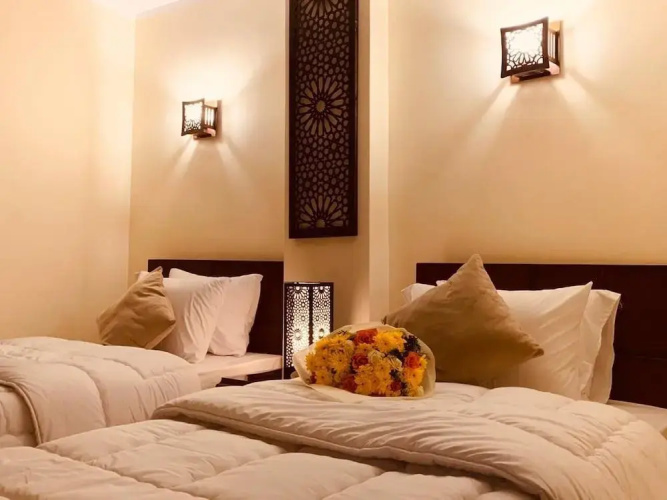 9 Pyramids Inn