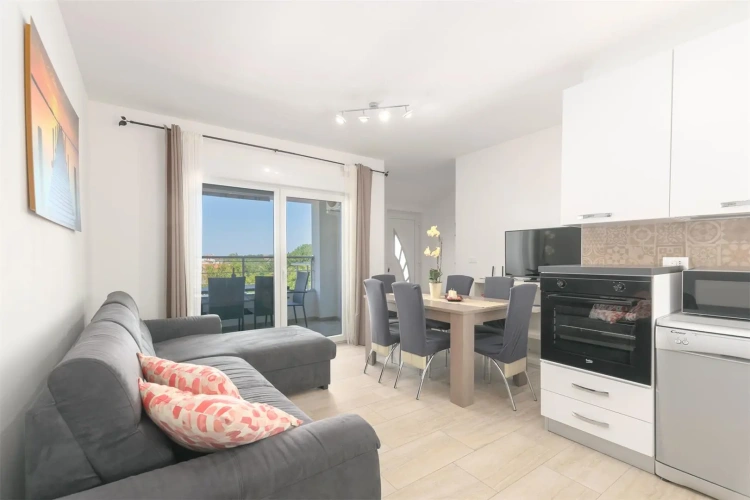 2 Bedrooms Apartment