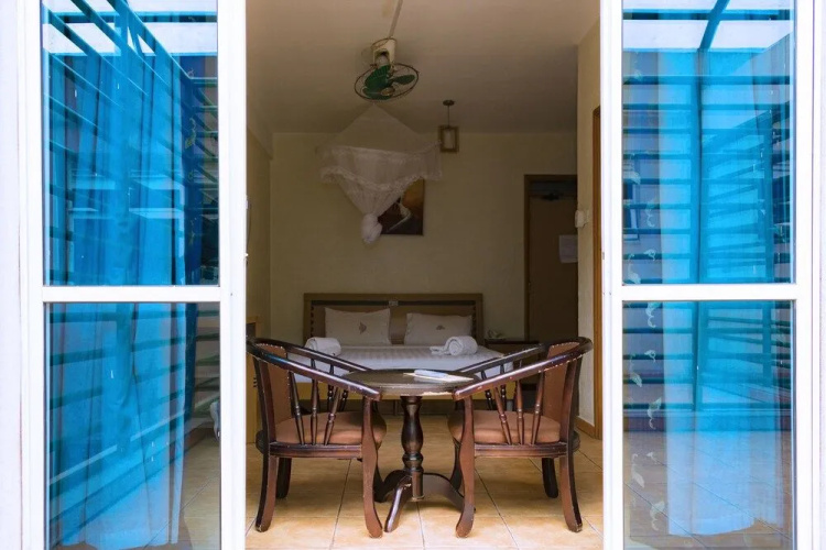 Aponye Hotel