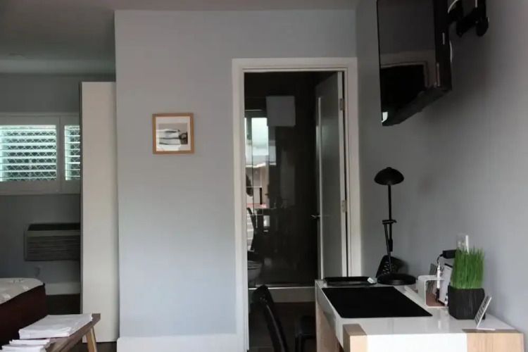 El Royale Hotel Near Universal Studios - Image 8