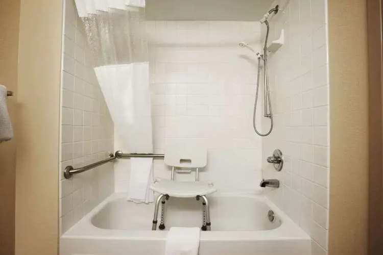 Days Inn & Suites Cedar Rapids