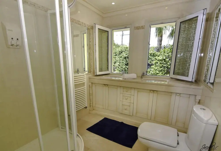 Exquisite Villa 50m To Beach