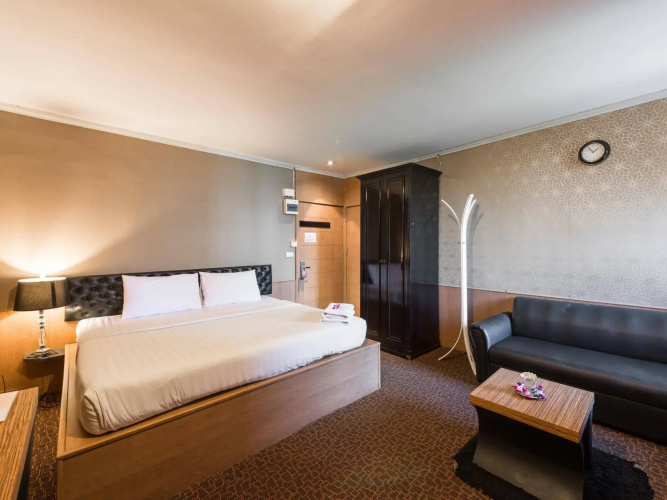 Q Hotel