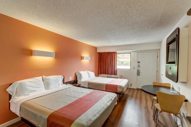 Motel 6 Berea, KY
