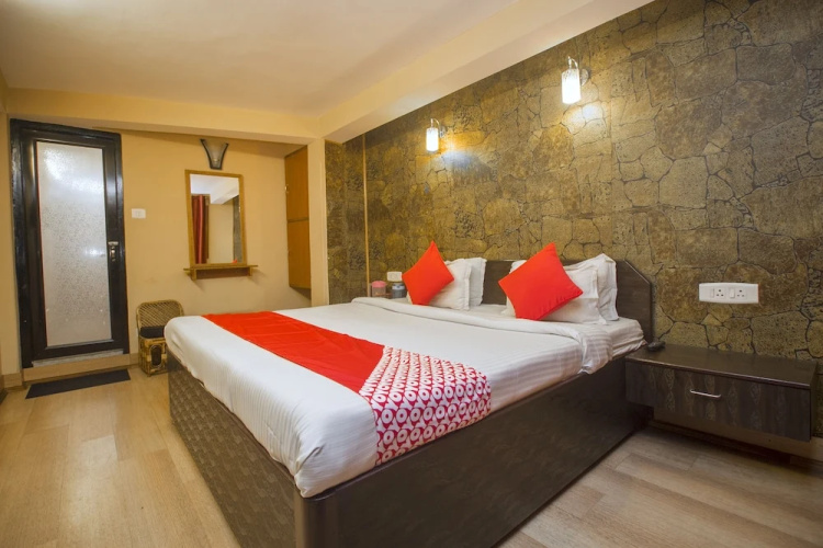 OYO 3875 Hotel Everest Glory