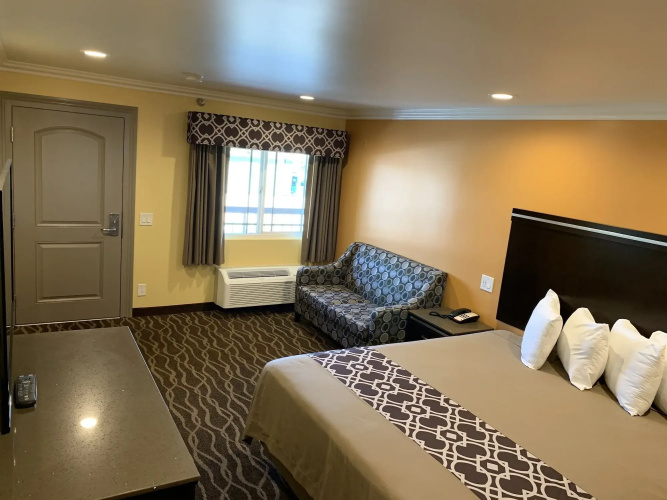 Ontario Inn & Suites