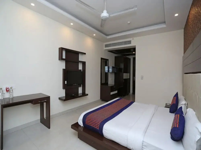 Qcent Gurgaon by Pacific Inn