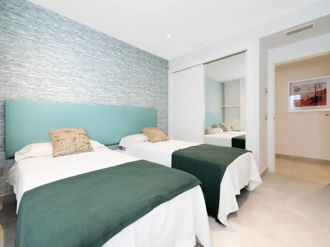 Playas Del Duque Apartment