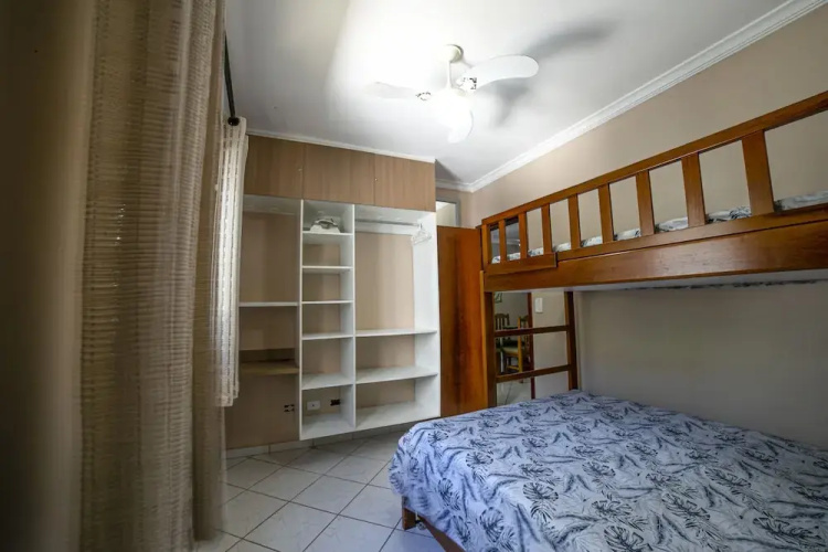 Apto 22E ar condicionado e ventilador, 2 quartos, churrasqueira, elevador e piscina