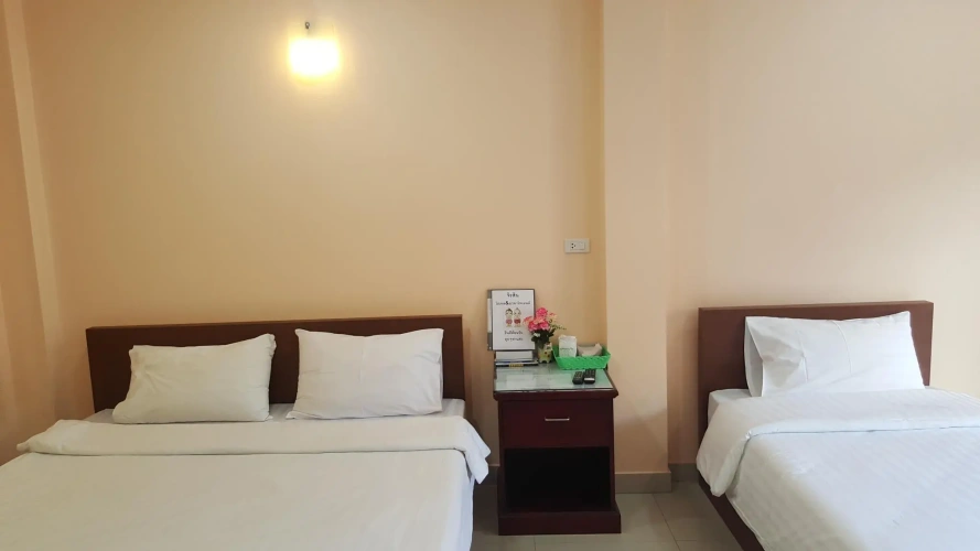 Standard Triple room