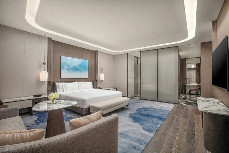 Royal Double Club Suite