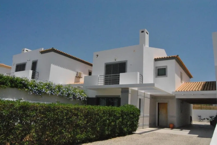 3 Bedrooms Villa