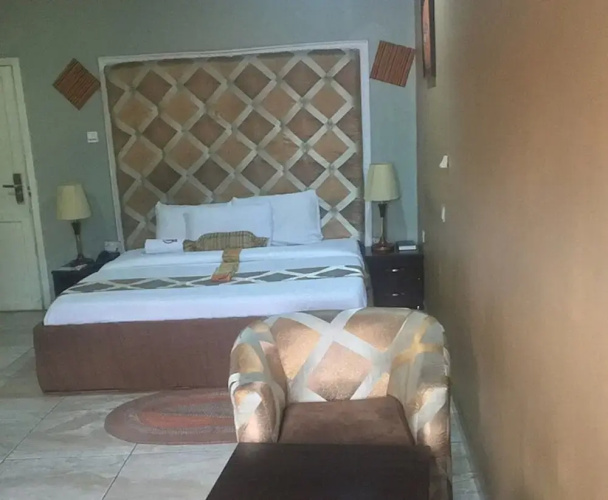 Chrisolik Hotel