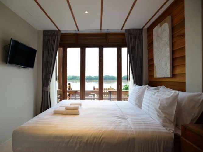 Deluxe Double room with city view