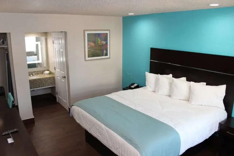 Spanish Trail Inn Hotel