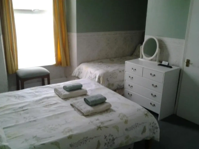 Standard Triple room