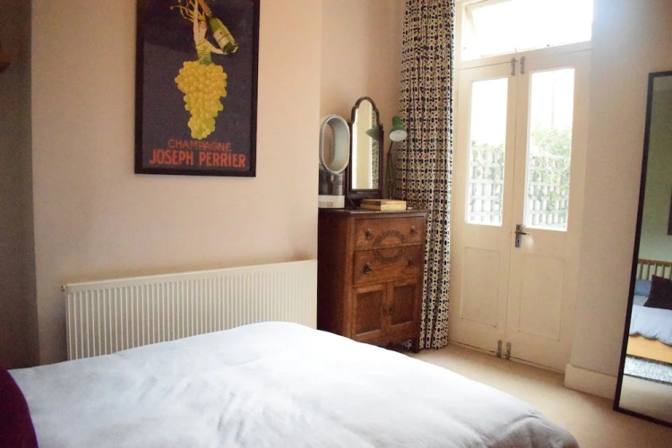 Spacious 1 Bedroom Victorian Apartment