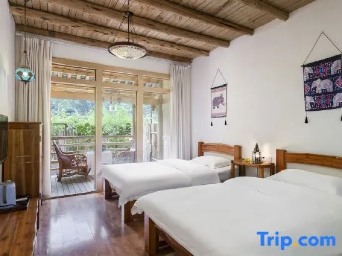 Standard Twin room with balcony