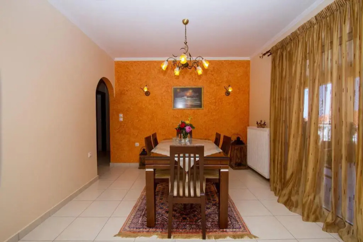 Lakis Apartments