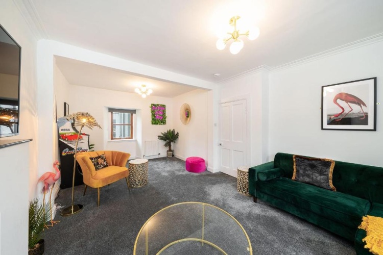 3 Bedrooms Apartment