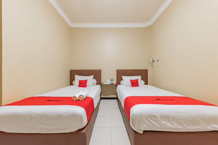 RedDoorz @ Pahlawan Street
