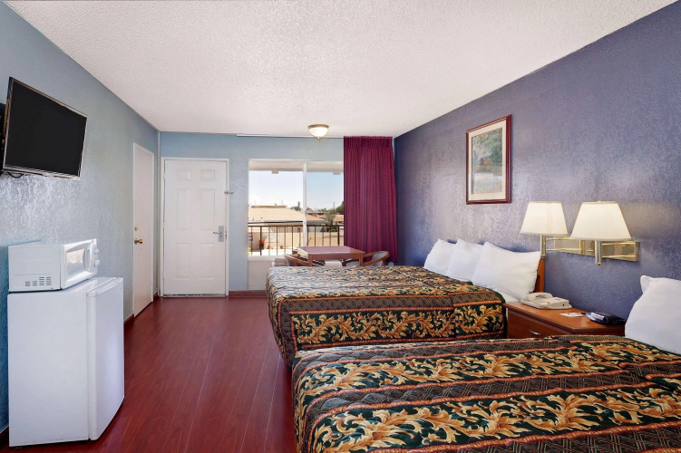 Knights Inn - Palmdale CA