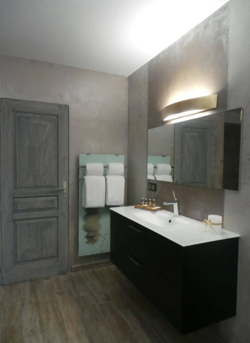 Isulella Hotel & restaurant