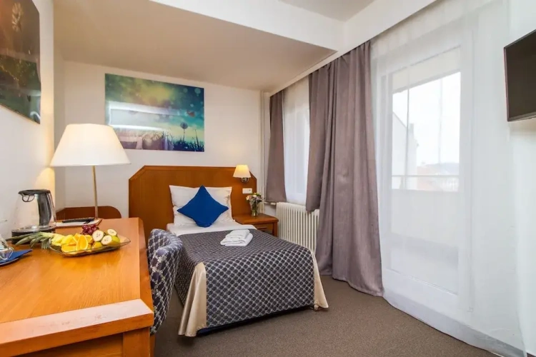Standard Double room with view