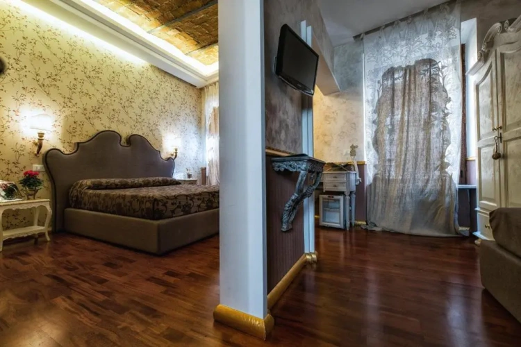 Standard Triple room