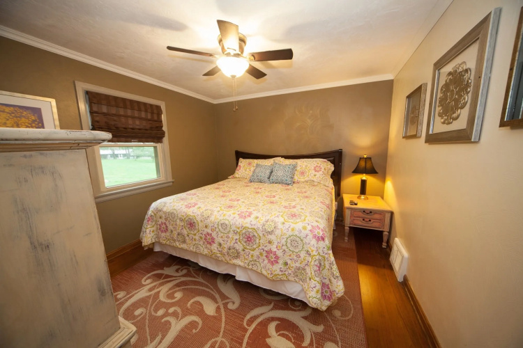Log Cabin Lodge & Suites
