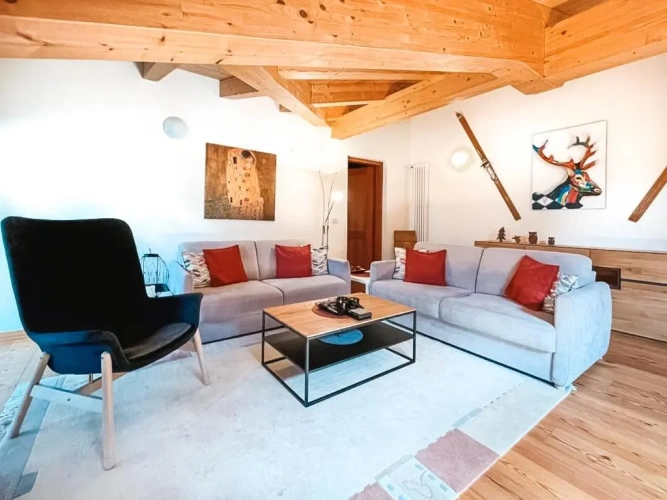 2 Bedrooms Apartment