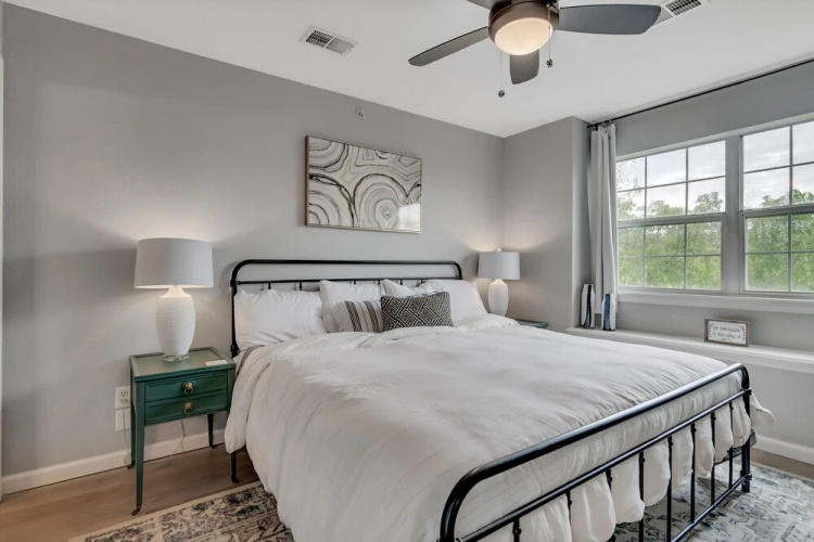 Treetop Haven 2 Bedroom Condo by Redawning
