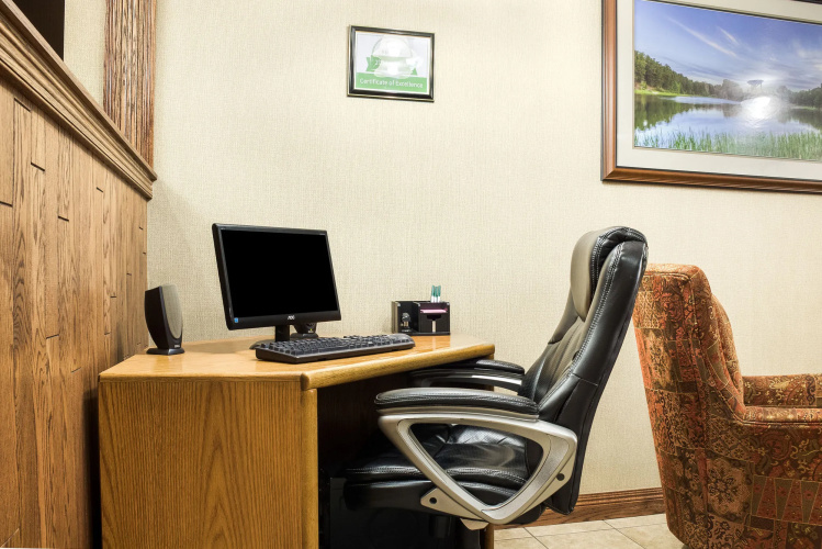 EverSpring Inn & Suites