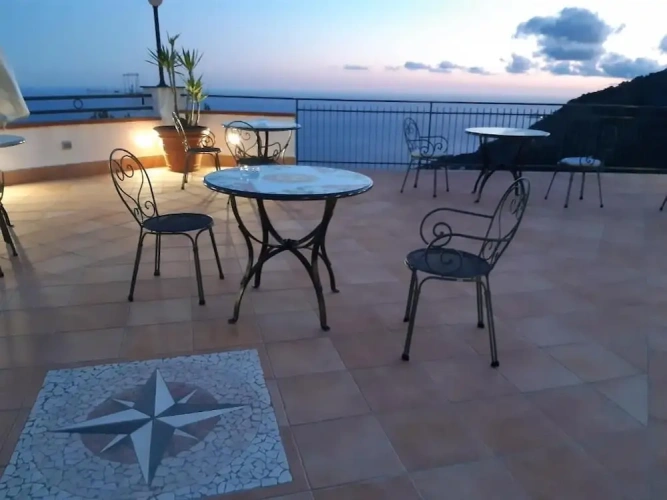 Standard Quadruple Family room with garden view