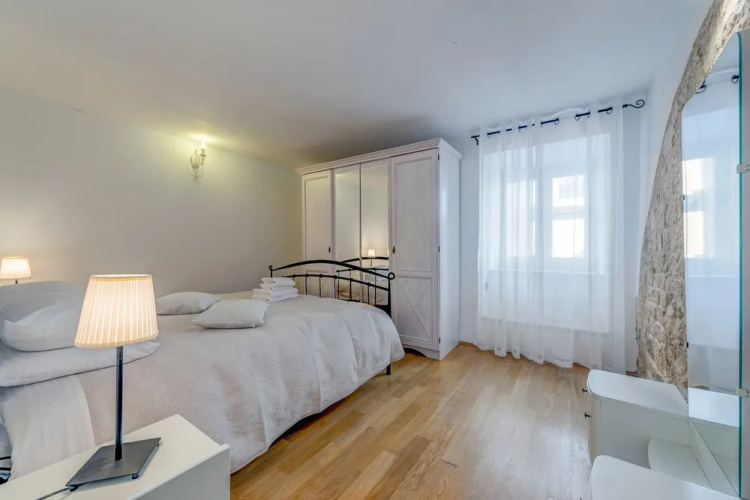Temple Luxury Apartments & Rooms