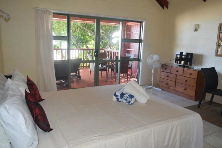 Muriavai Bungalows