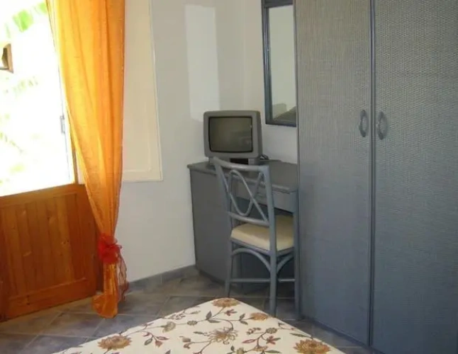 Economy room with garden view