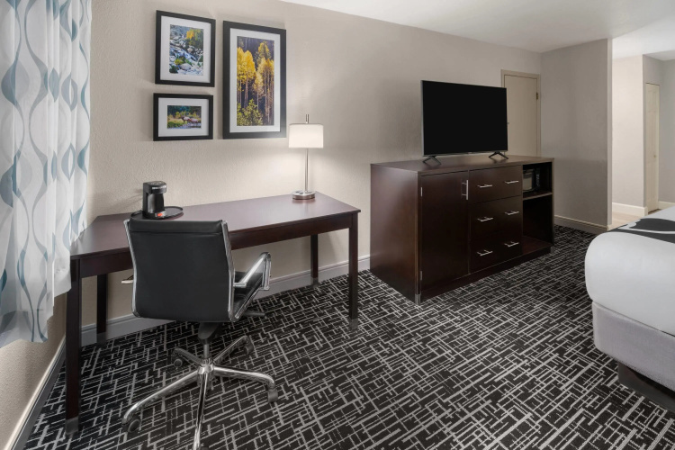 La Quinta Inn By Wyndham Fort Collins photo 8