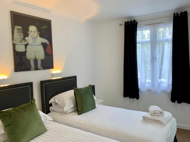 Standard Triple room
