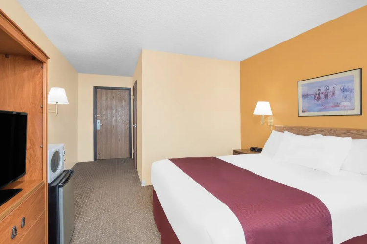 Days Inn Wall