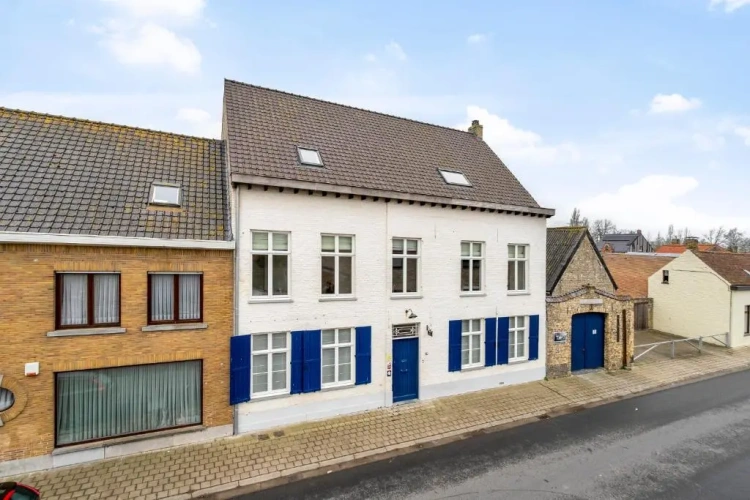 6 Bedrooms Cottage